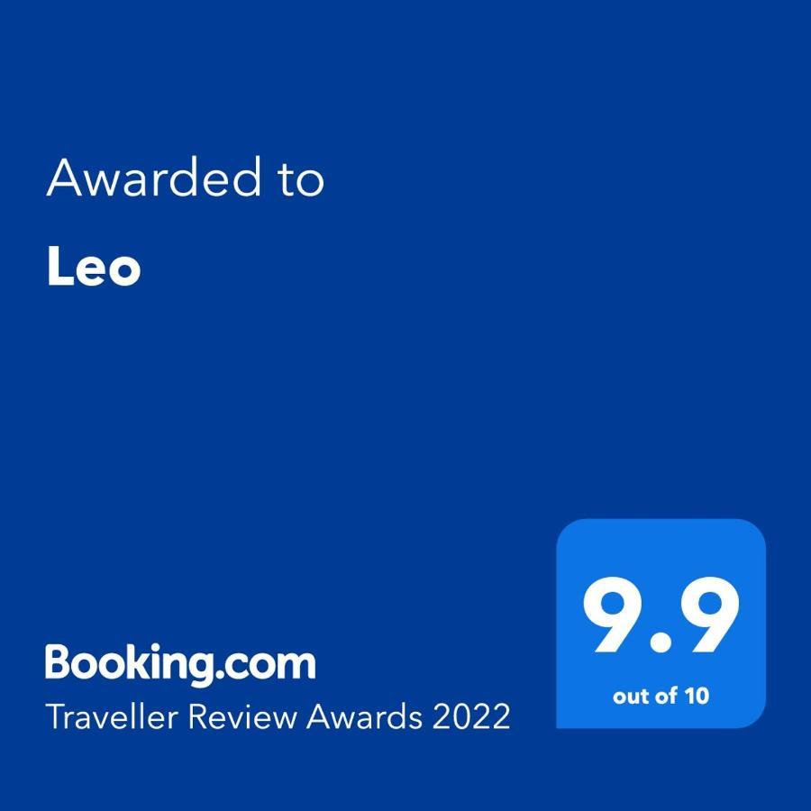 Leo Nis Exterior foto